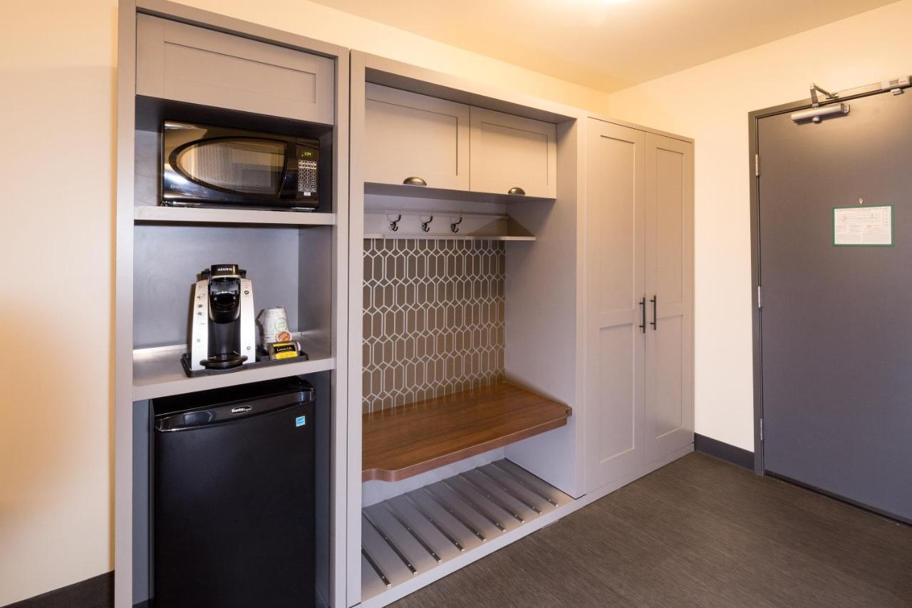 Holiday Inn - Kalamazoo West, an IHG Hotel Bagian luar foto