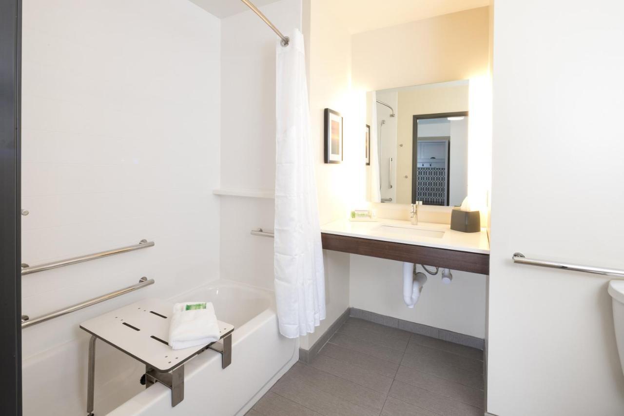 Holiday Inn - Kalamazoo West, an IHG Hotel Bagian luar foto